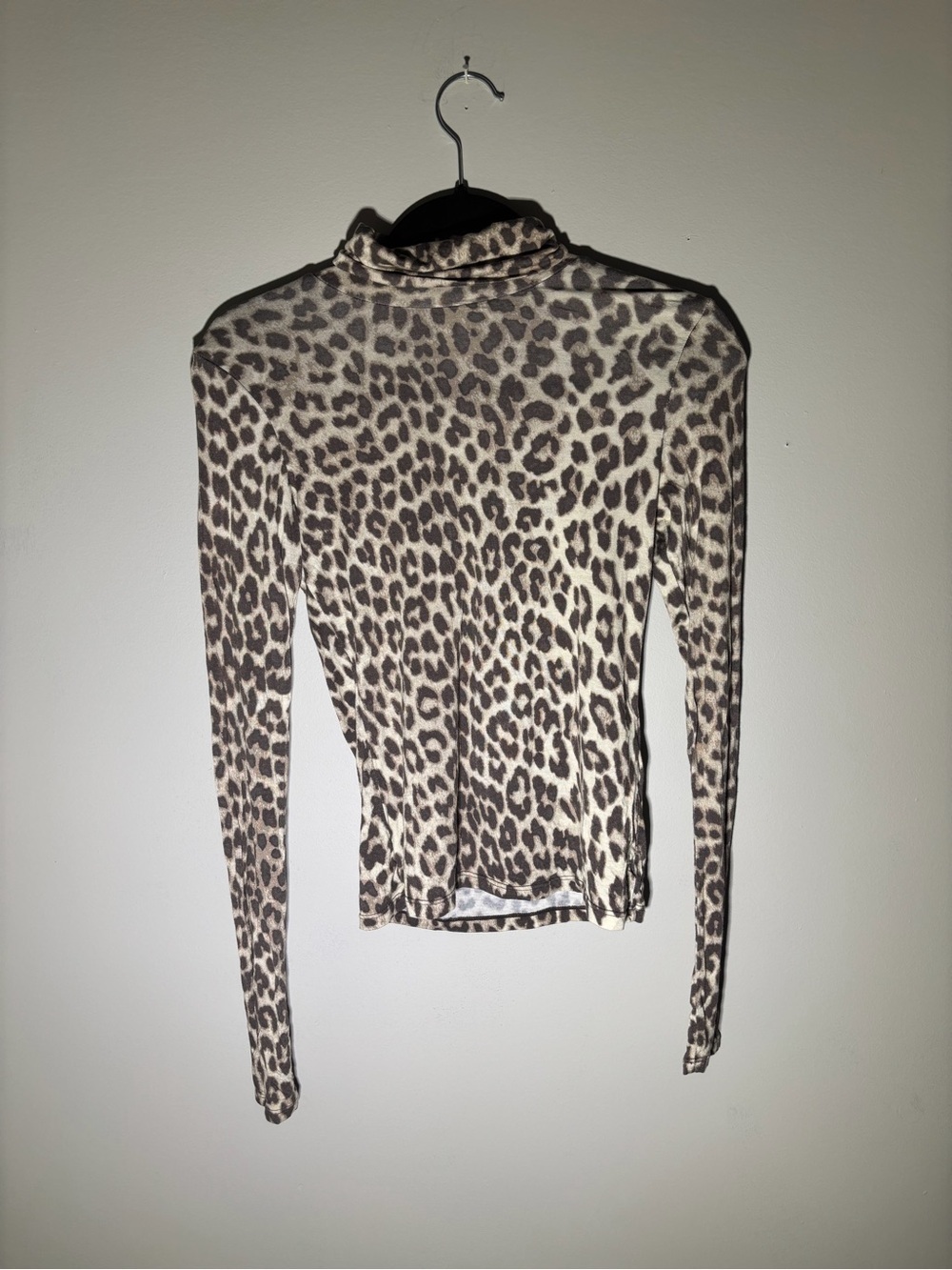 H&M Leopard Print Fitted Turtleneck Top – Women’s XS